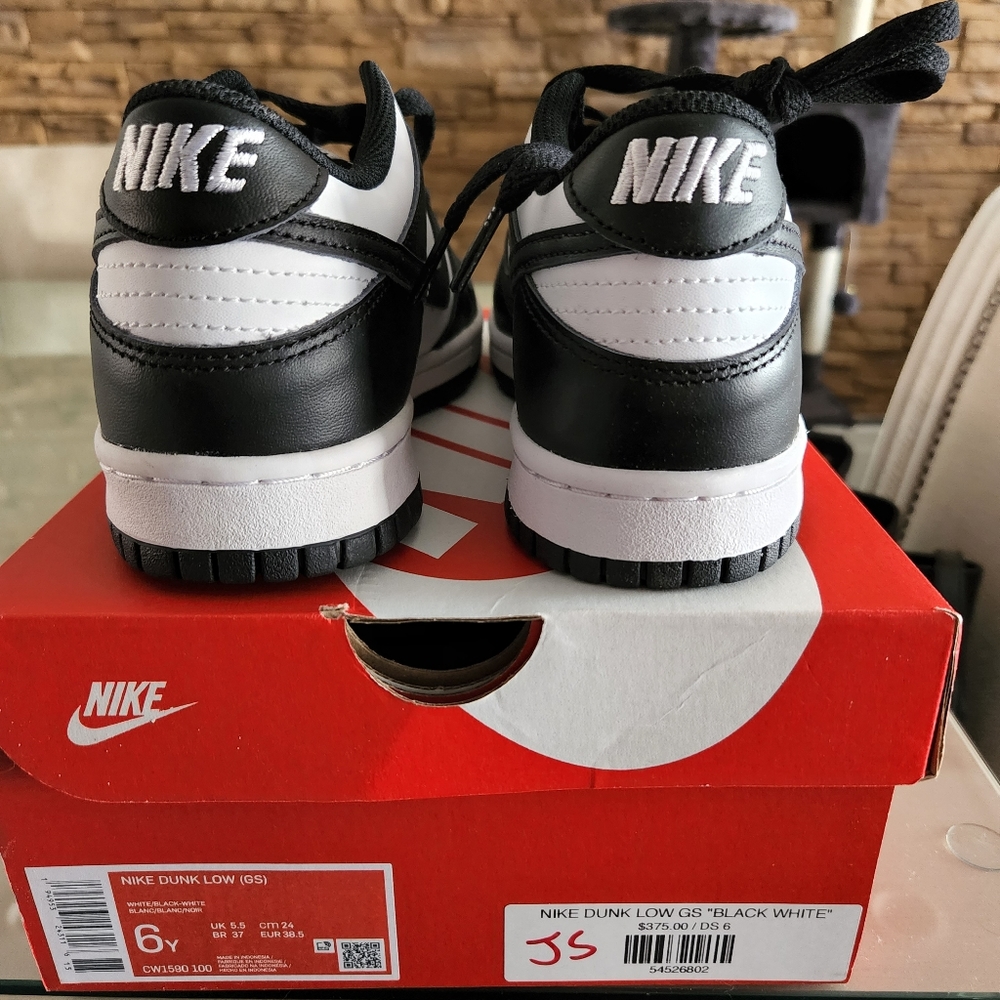 Brand new Nike dunk sneakers - Picture 3 of 4